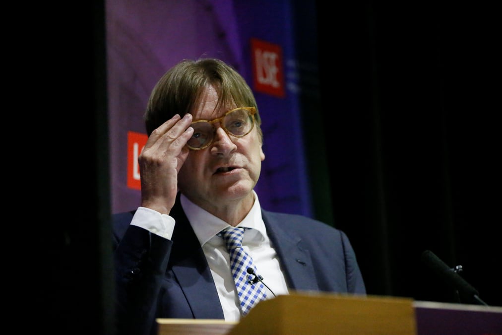 Devant des etudiants britanniques, verhofstadt egratigne may