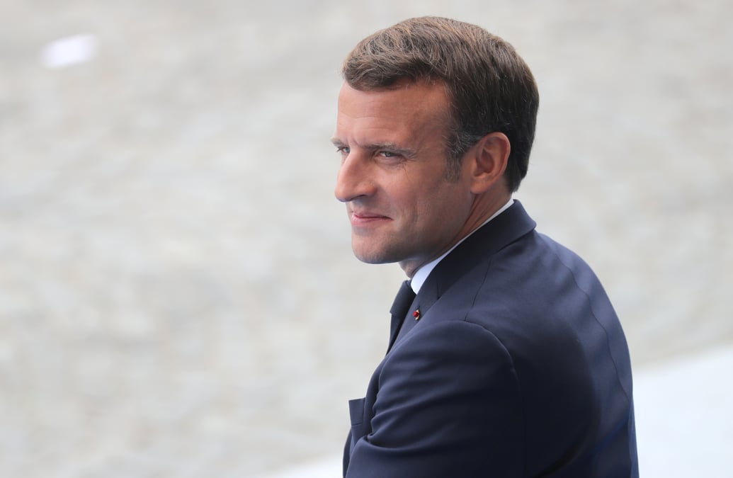Macron annonce exoneration de charges et contrats d'insertion pour les jeunes
