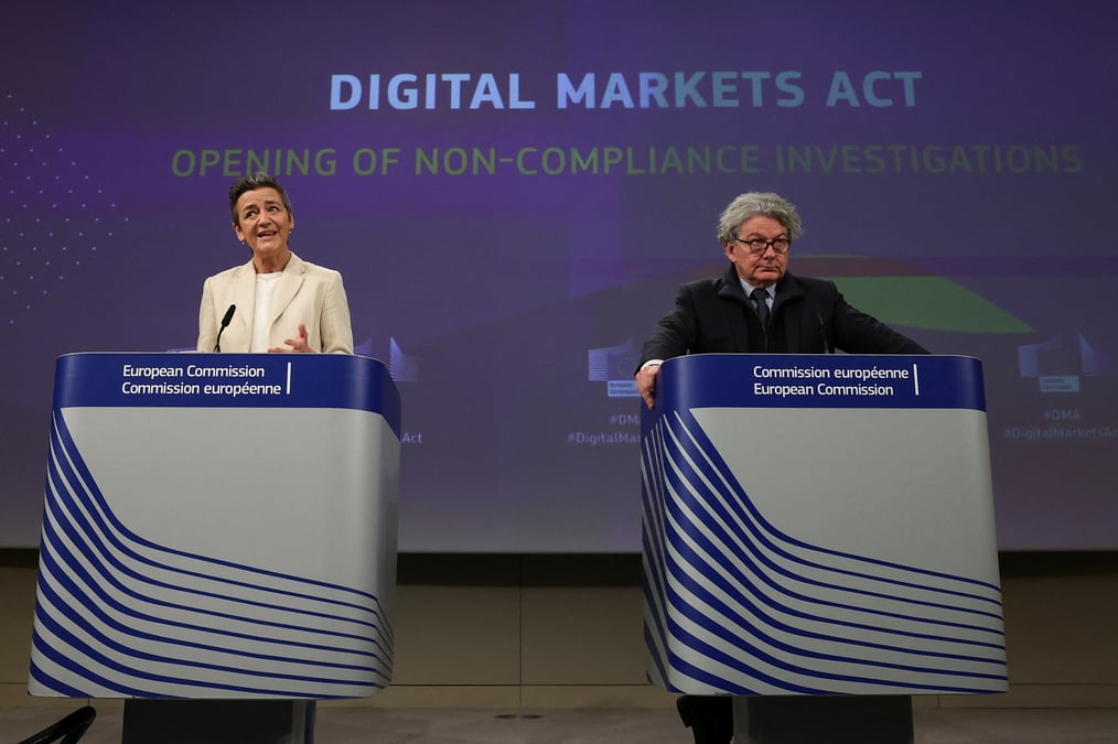 Photo de la chef de la lutte antitrust de l'ue, margrethe vestager, et du commissaire europeen au marche interieur, thierry breton