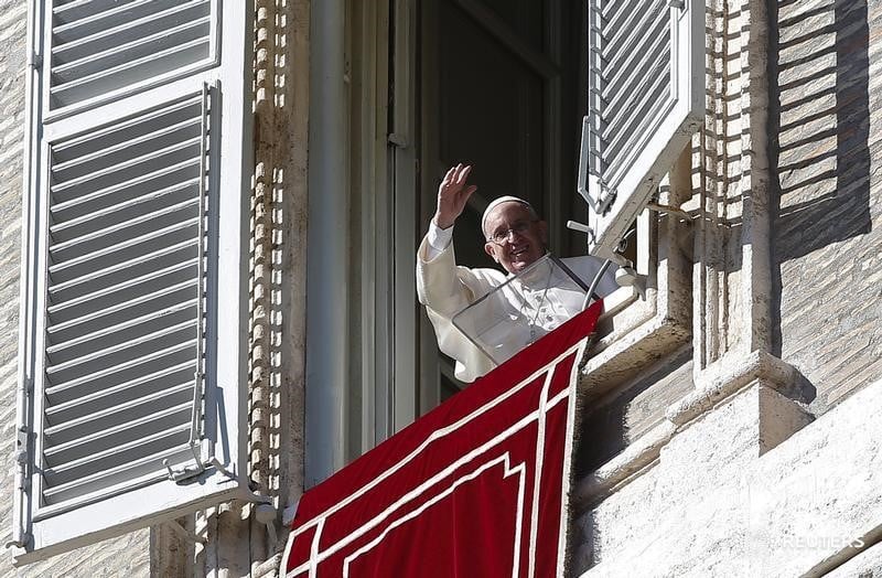 Le pape promet de poursuivre ses reformes malgre les fuites