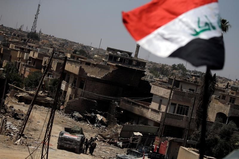 Six familles francaises sont detenues en irak, dit le drian