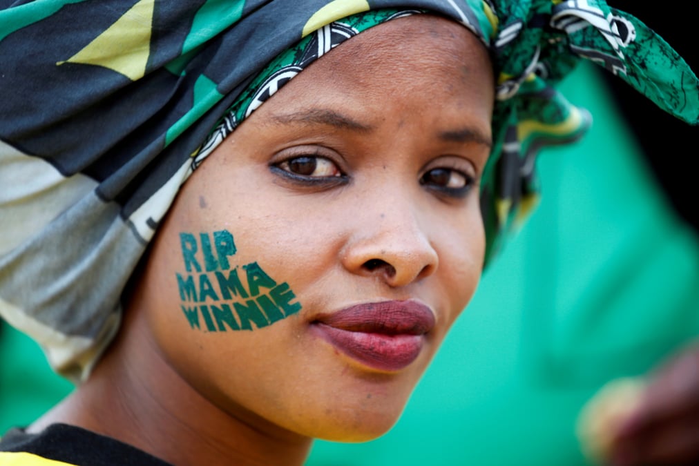 Des milliers de sud-africains rendent hommage a winnie mandela