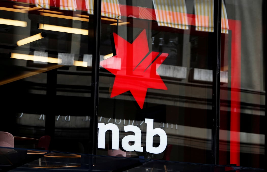 La national australia bank prevoit de s'installer a paris