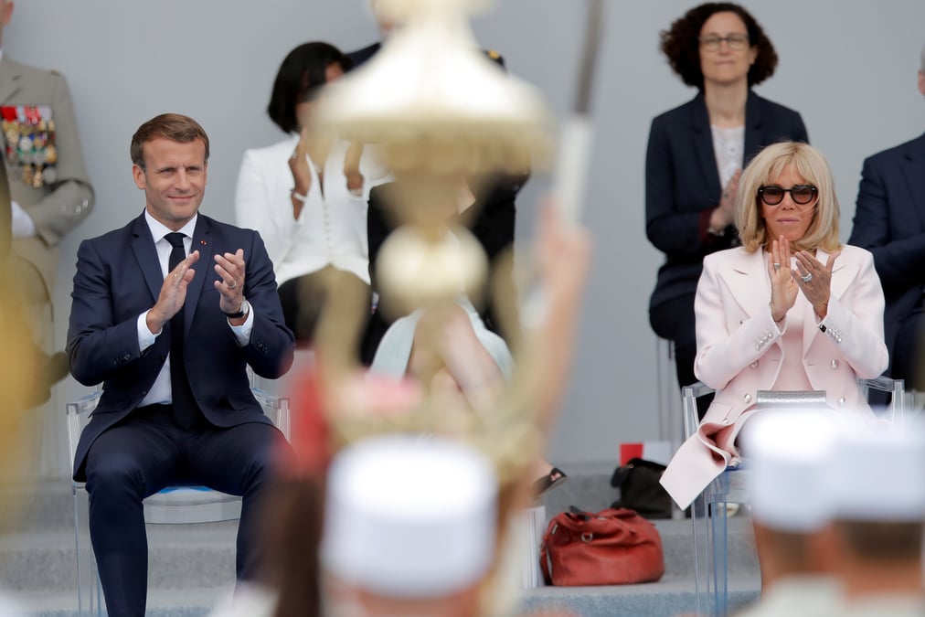 France : macron veut remettre la reforme des retraites "sur l'ouvrage"