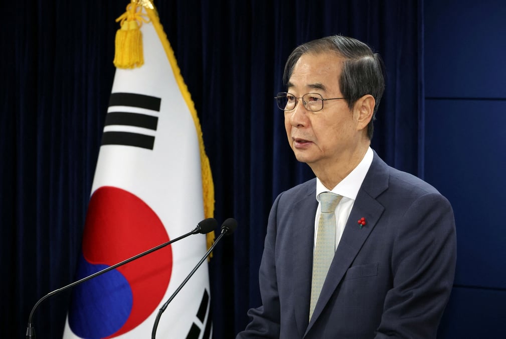 Le president sud-coreen par interim et premier ministre han duck-soo prononce un discours a la nation dans le complexe gouvernemental de seoul, en coree du sud