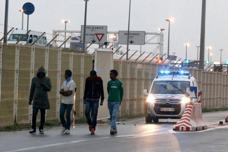 Bernard Cazeneuve refuse d'ouvrir un centre d'accueil à Calais