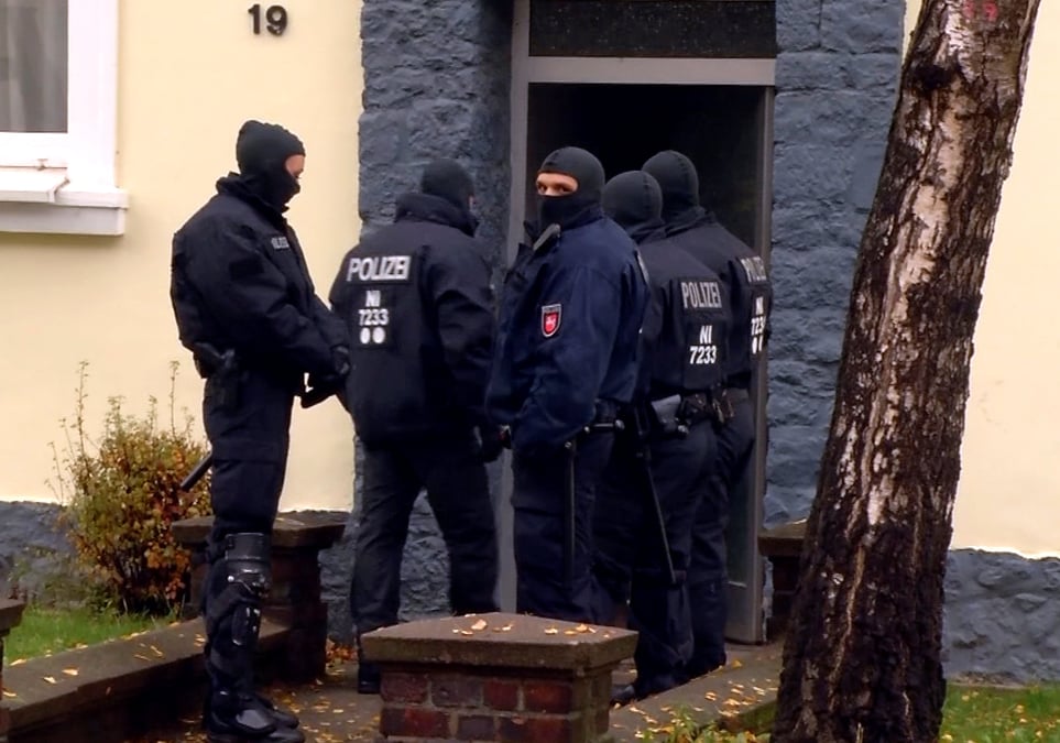 Cinq recruteurs presumes de l'ei arretes en allemagne