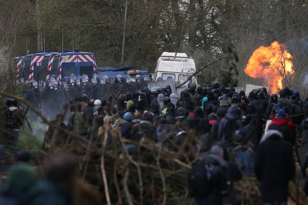 Nddl: plusieurs personnes blessees au 3e jour d'expulsions