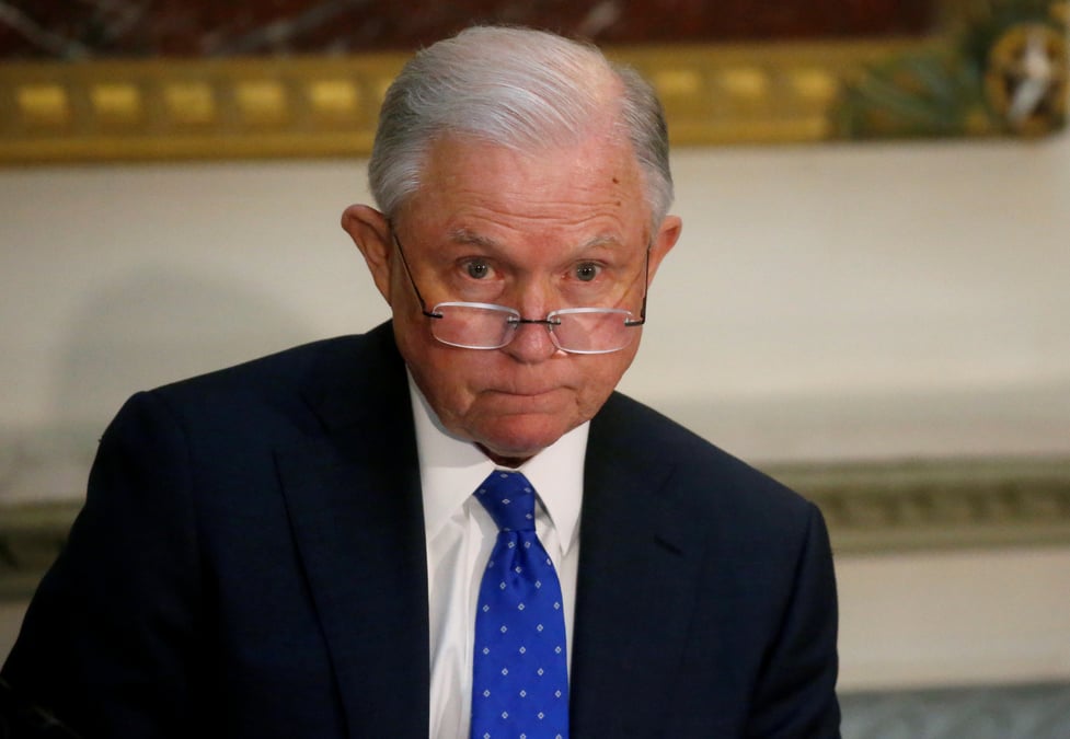 Jeff sessions repond aux critiques de donald trump