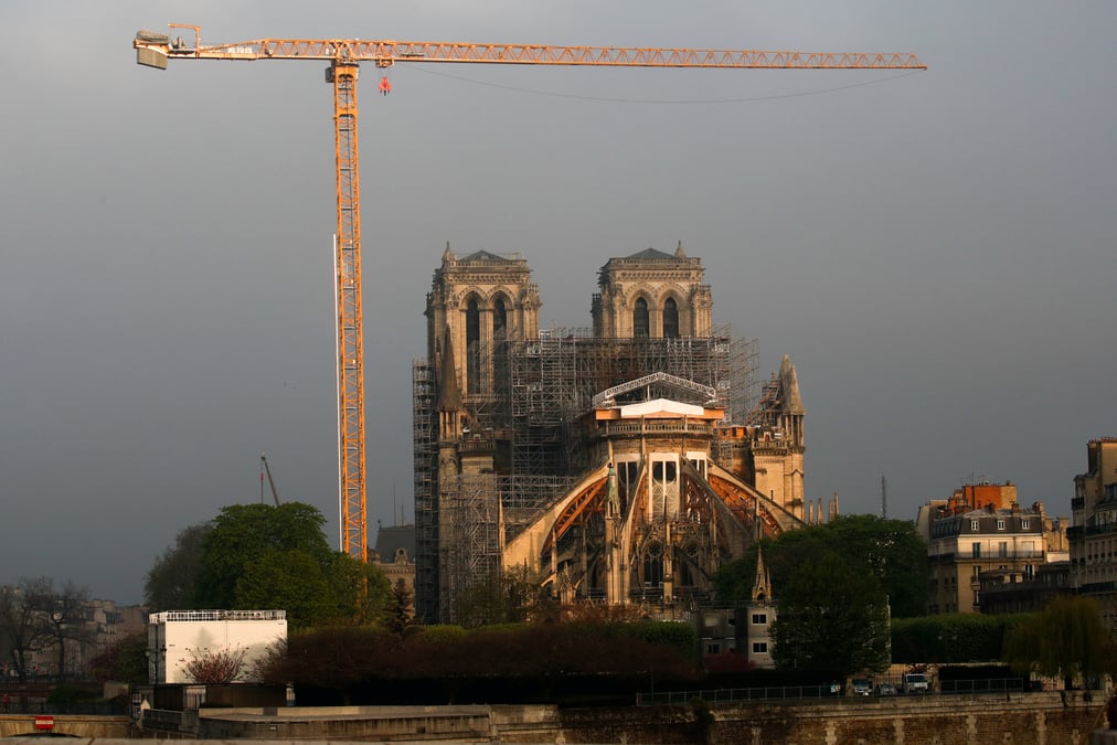 Une ceremonie a notre-dame de paris pour celebrer paques