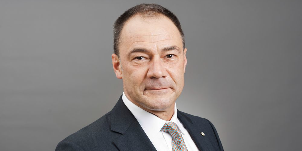 Yves Cuypers, directeur général de la BCDC, est le président de l'Association congolaise des banques (ACB) qui réunit tous les établissements bancaires opérant en République démocratique du Congo (RDC).