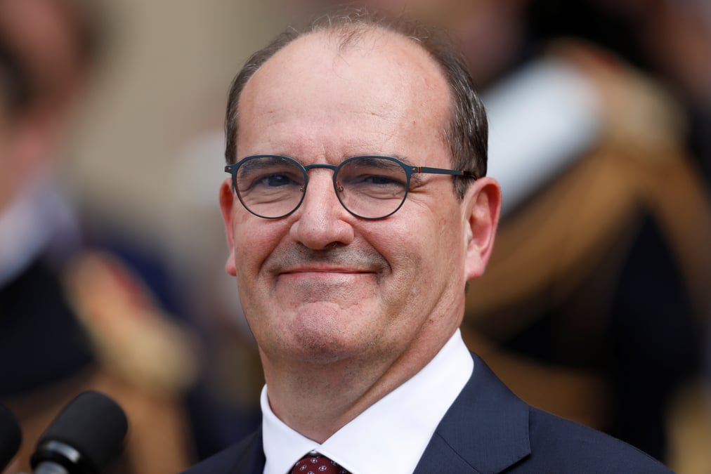 "Je tiens et j'assume, surtout en période de crise, on a besoin de l'État, mais d'un État qui sait (élaborer) la stratégie nationale, la recherche de solutions opérationnelles au plan local, en partenariat avec les élus locaux", a expliqué le nouveau Premier ministre après  avoir rencontré les élus locaux et les parlementaires de l'Essonne.