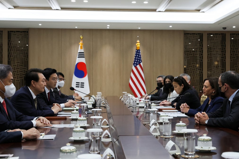 La vice-presidente americaine kamala harris en visite a seoul, en coree du sud