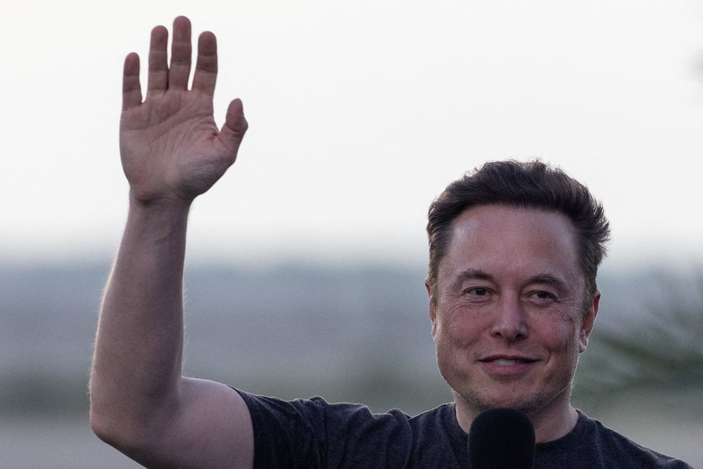 Elon musk lors d'une conference de presse a brownsville, au texas