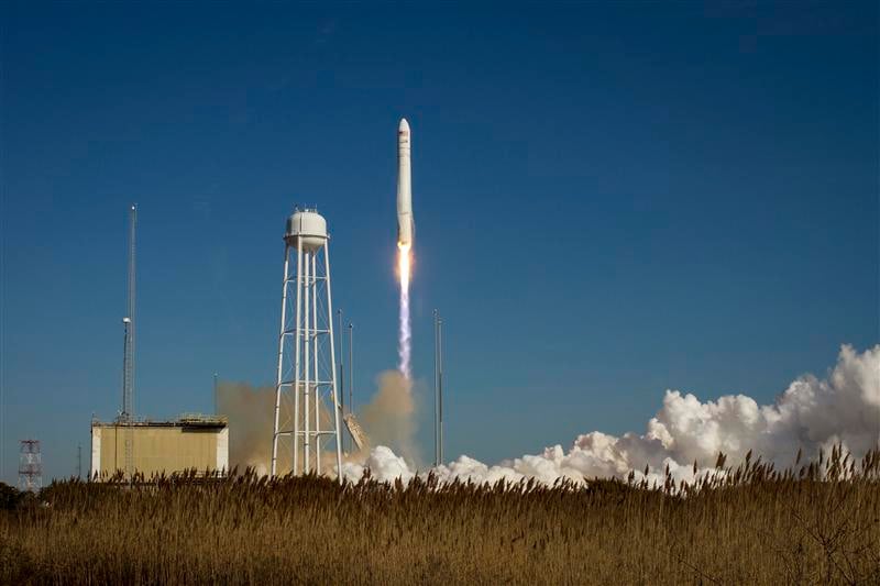 Un vaisseau cargo Cygnus s'arrime à l'ISS