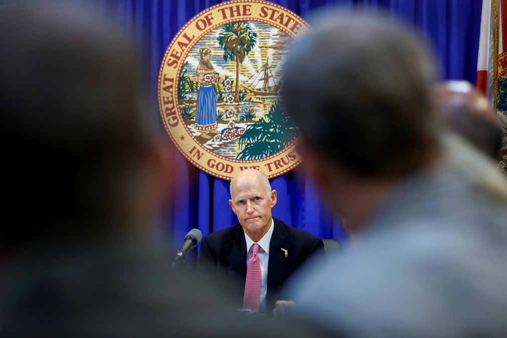 Floride: scott devoile des propositions sur les armes a feu, apres parkland