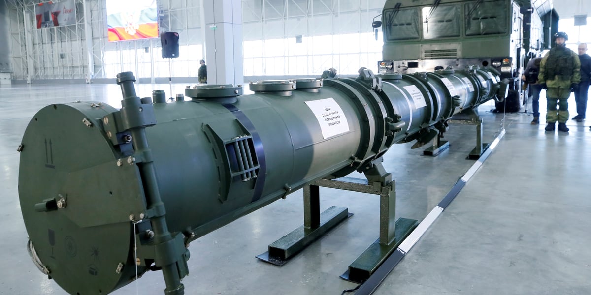 Le 9M729 ("SSC-8" pour l'OTAN) est l'un des plus récents missiles de croisière de la Russie, partie du système de missile opérationnel tactique Iskander-M. Il est présenté ici à la presse par le ministère de la Défense à l'Expocentre du Patriote, près de Moscou, le 23 janvier 2019. Le Burevestnik 9M730 ("SSC-X-9 Skyfall" pour l'OTAN) est le futur missile de croisière à propulsion nucléaire, encore à l'état expérimental. Il serait doté d'une vitesse subsonique et d'un rayon d'action illimité.