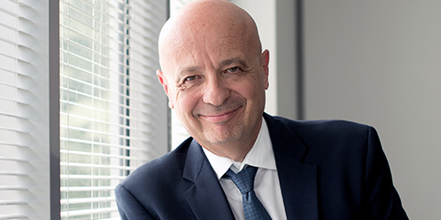 "Air Corsica est une compagnie française, parfaitement à jour, contrairement à d'autres, de ses devoirs sociaux et fiscaux français", tacle Luc Bereni.