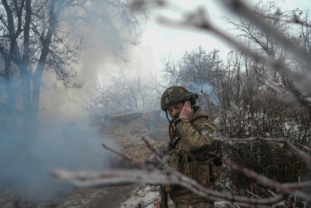 « L'Occident doit sérieusement se mettre à juguler la capacité de la Russie à produire des armes », explique dans long post publié sur le réseau social X le ministre ukrainien des Affaires étrangères.