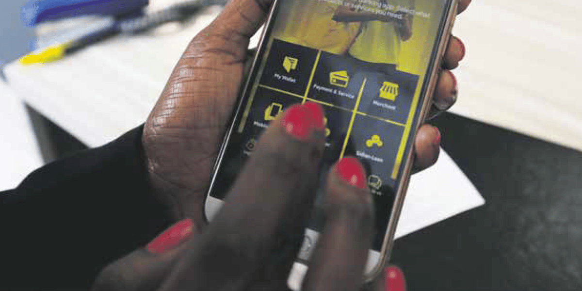 Fintech mobile banking money smartphone téléphone