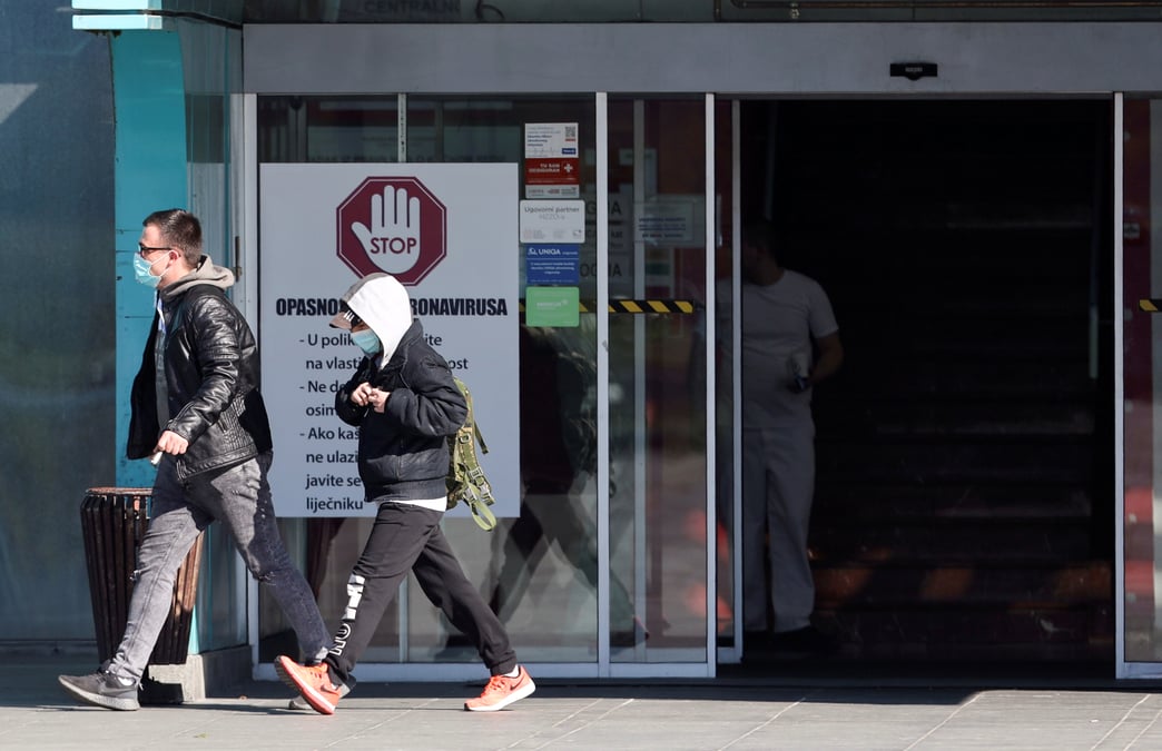 Le port du masque obligatoire dans les lieux publics fermes en croatie