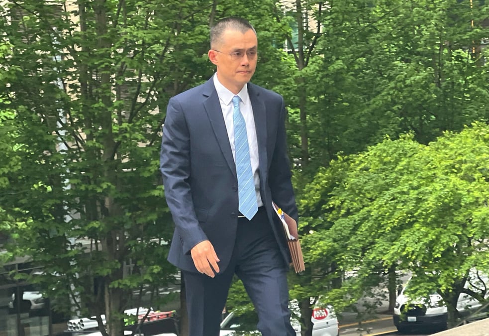 Changpeng zhao arrive au tribunal federal de district de seattle pour le prononce de sa peine