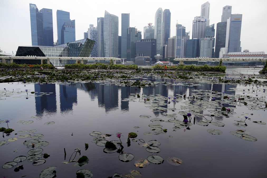 Singapour reduit sa prevision de croissance pour 2015