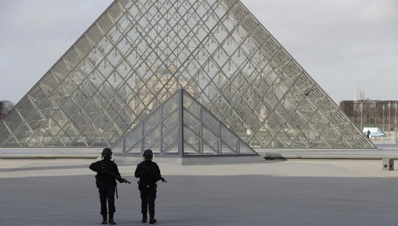 Tentative d'attaque "dans un cadre terroriste" a paris