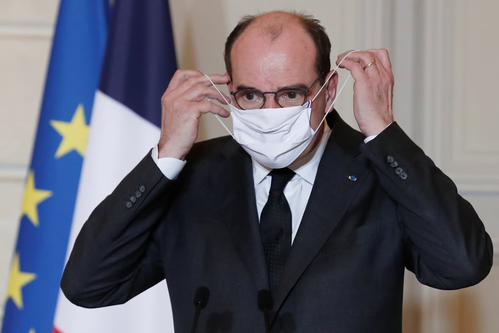 Ni confinement ni allegement des restrictions pour l'instant, dit castex