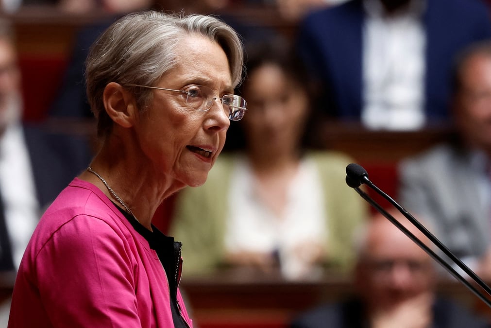 Borne affiche pugnacite et volonte de dialogue pour ne pas "bloquer" la france