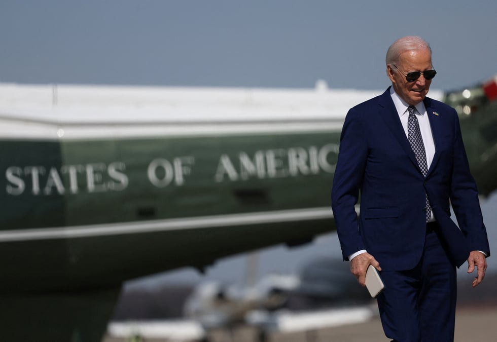 Le president americain joe biden embarque a bord d'air force one pour se rendre a new york depuis la base militaire d'andrews
