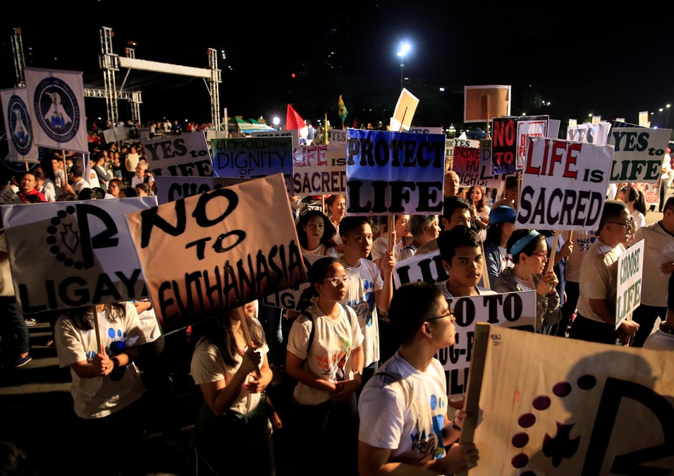 Manifestation de catholiques a manille contre rodrigo duterte