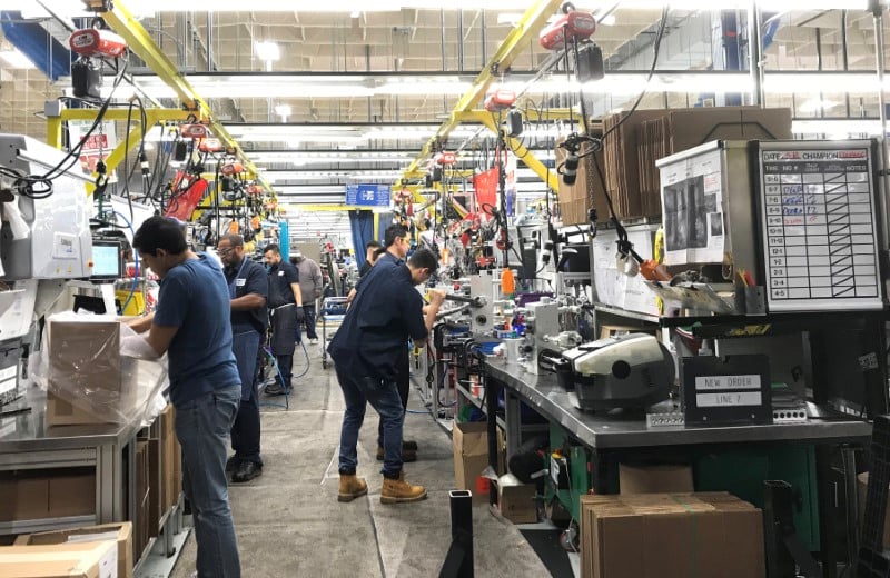 Usa: l'activite dans le secteur manufacturier recule plus que prevu en mars