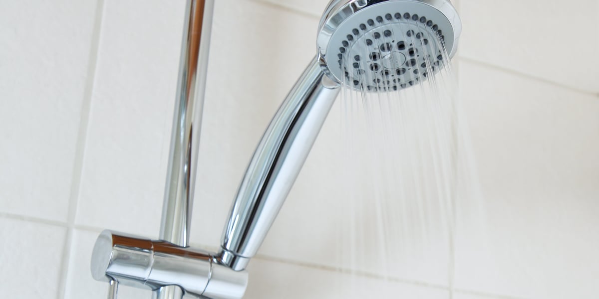 La douche cyclique créée par la statup Ilya permet de réaliser une économie d’eau de 90 %.