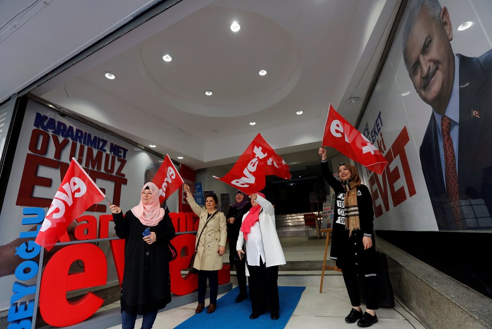 Deux sondages en turquie donnent le "oui" a 51% pour le referendum