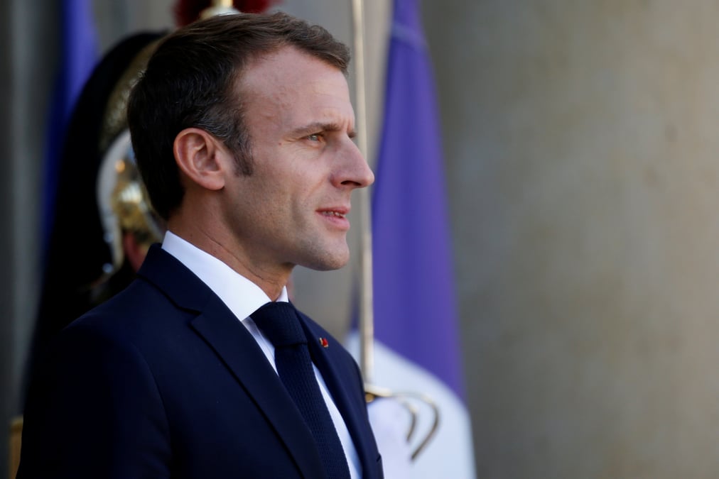Macron assume le remaniement tardif, nie toute contestation