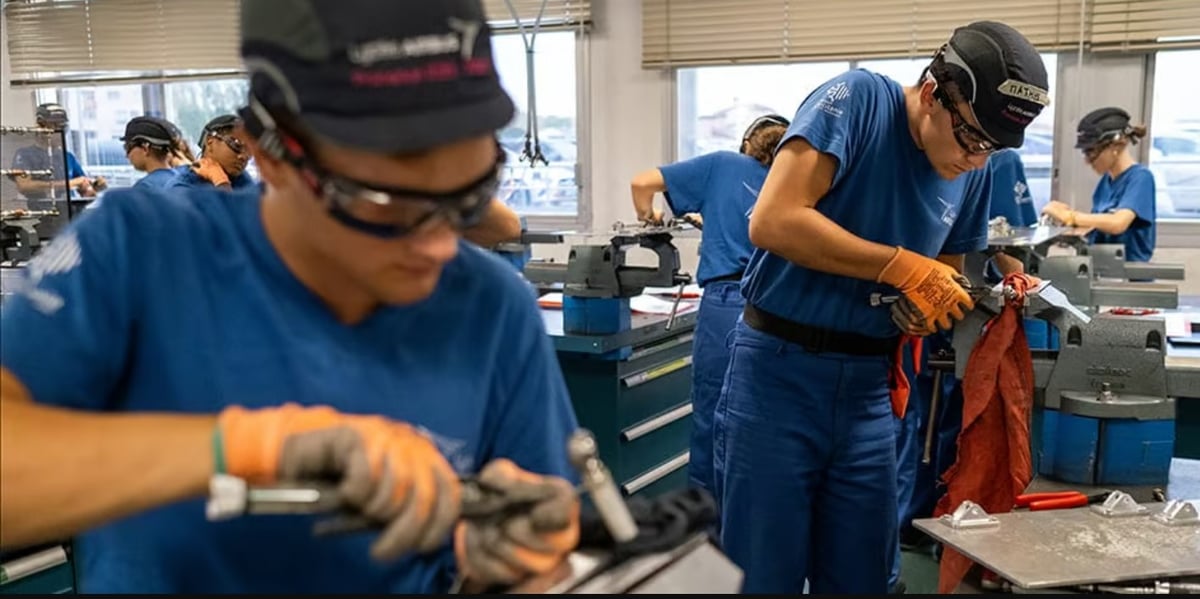 L'année prochaine, les aides à l'apprentissage vont passer à 5.000 euros pour les PME, et 2.000 euros pour les entreprises plus grandes.