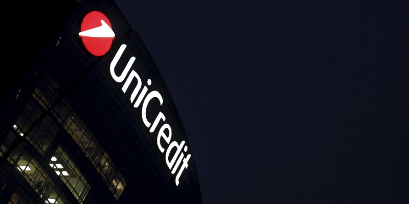 UniCredit, la deuxième plus grande banque italienne en termes de capitalisation boursière, a revu à la baisse son objectif annuel, visant désormais un chiffre d'affaires de 18,7 milliards d'euros au lieu des 19 milliards visés initialement.
