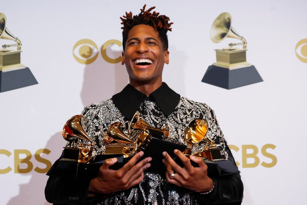 Sacre de jon batiste aux grammy awards, ou zelensky a lance un appel pour l'ukraine