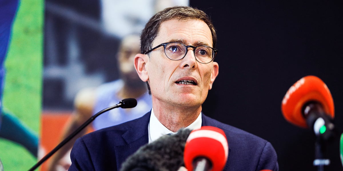 Laurent Lafon plaide pour une holding regroupant les quatre entités audiovisuelles françaises : France Télévisions, Radio France, France Médias Monde et l'INA.