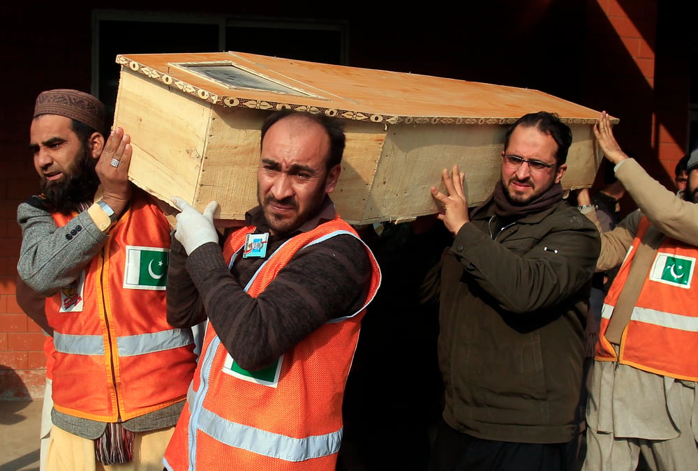 Carnage dans une ecole de peshawar attaquee par les taliban