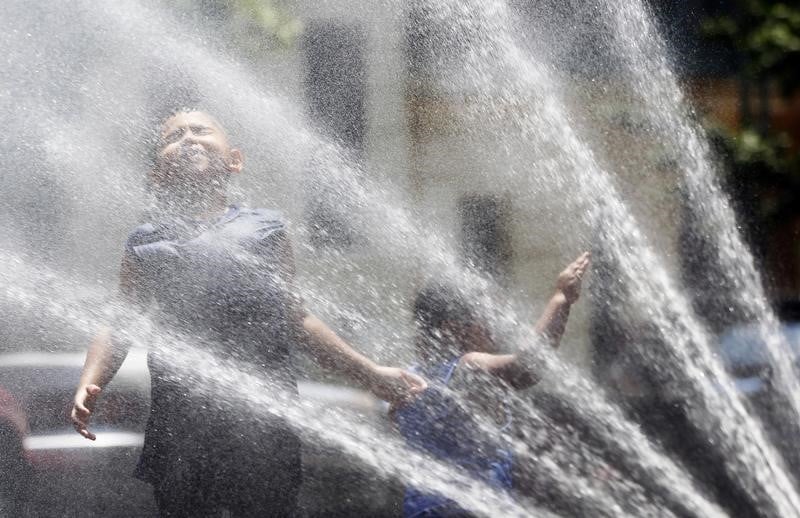Alerte sur le gaspillage d'eau lie a la canicule