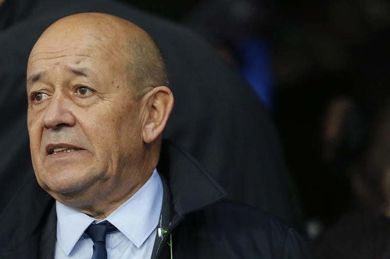 Jean-yves le drian annonce un renforcement des moyens de surveillance au sahel