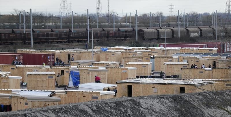 Un camp de migrants evacue a grande-synthe