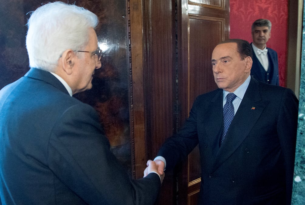 Silvio berlusconi refuse de se retirer
