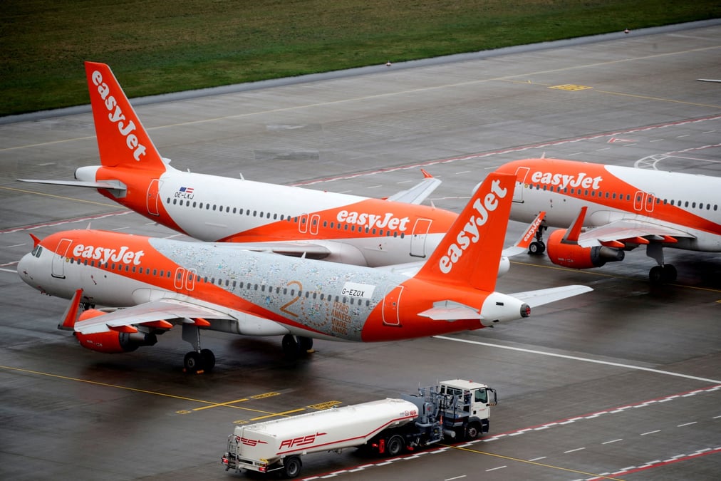 Easyjet affiche une perte semestrielle mais prevoit une hausse reservations
