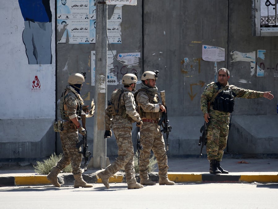 Aghanistan: deux attentats font 30 morts, un meeting du president vise