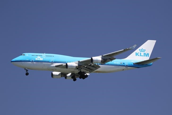 Une petition de salaries de klm demande l'arret des greves chez air france