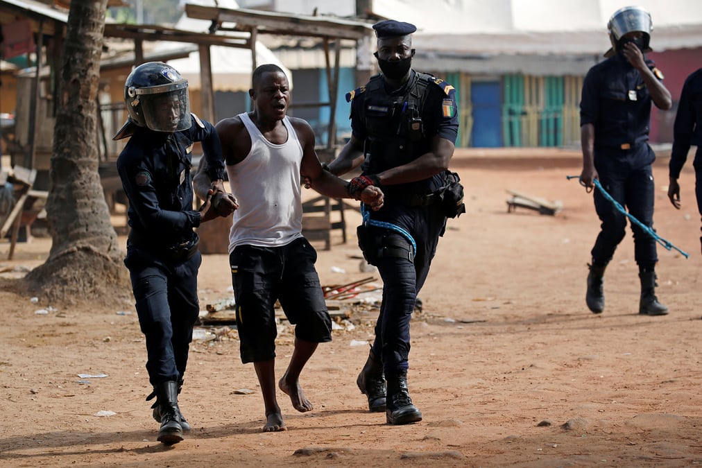 La police ivoirienne disperse des manifestants anti-ouattara