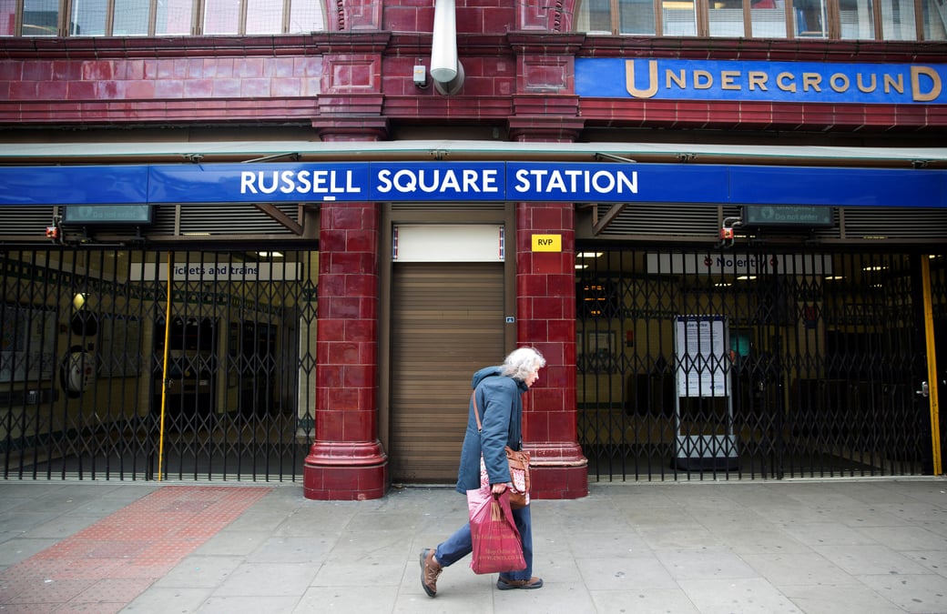1 mort apres une attaque au couteau a londres, terrorisme pas exclu